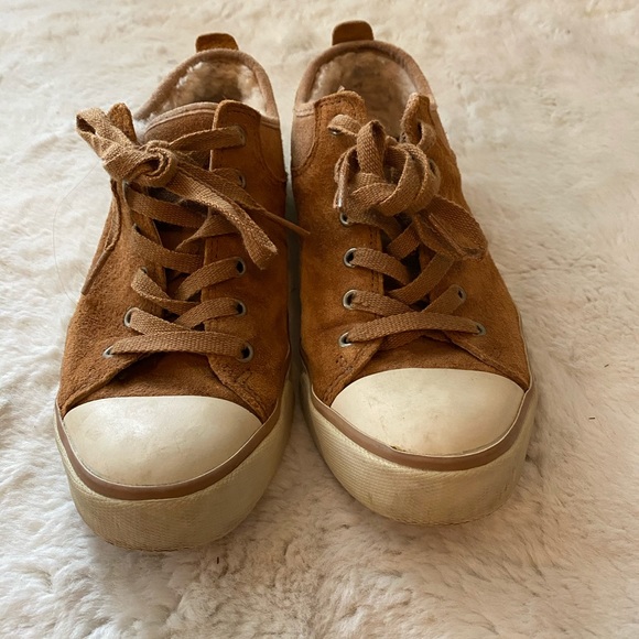 Uggs - Picture 2 of 4